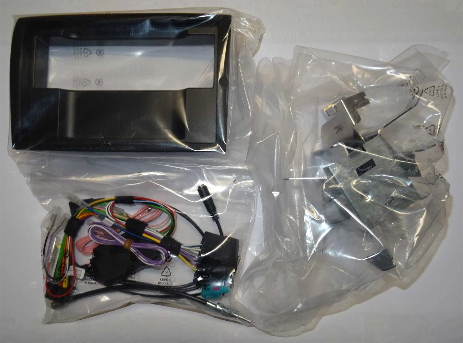 Pioneer CA HR FD7 E950.001 Citroen, Fiat, Peugeot Custom Installation Kit For SPH-EVO950DAB / SPH-EVO98DAB / SPH-EVO97DAB