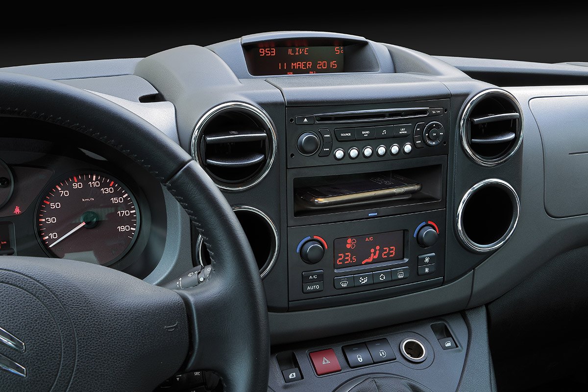 Citroen Berlingo II, C2, C3, Jumpy Wireless Charging upgrade WCI-PE-08-01