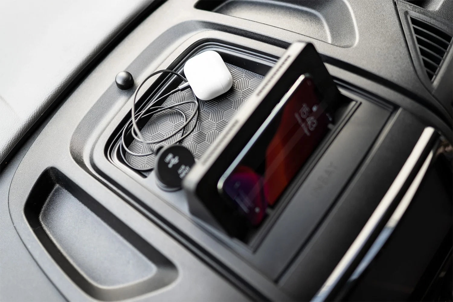 Ducato/ Boxer/ Relay van/ motorhome integrated Wireless smartphone charging tray (15W) INBAY INB-FIA-15W