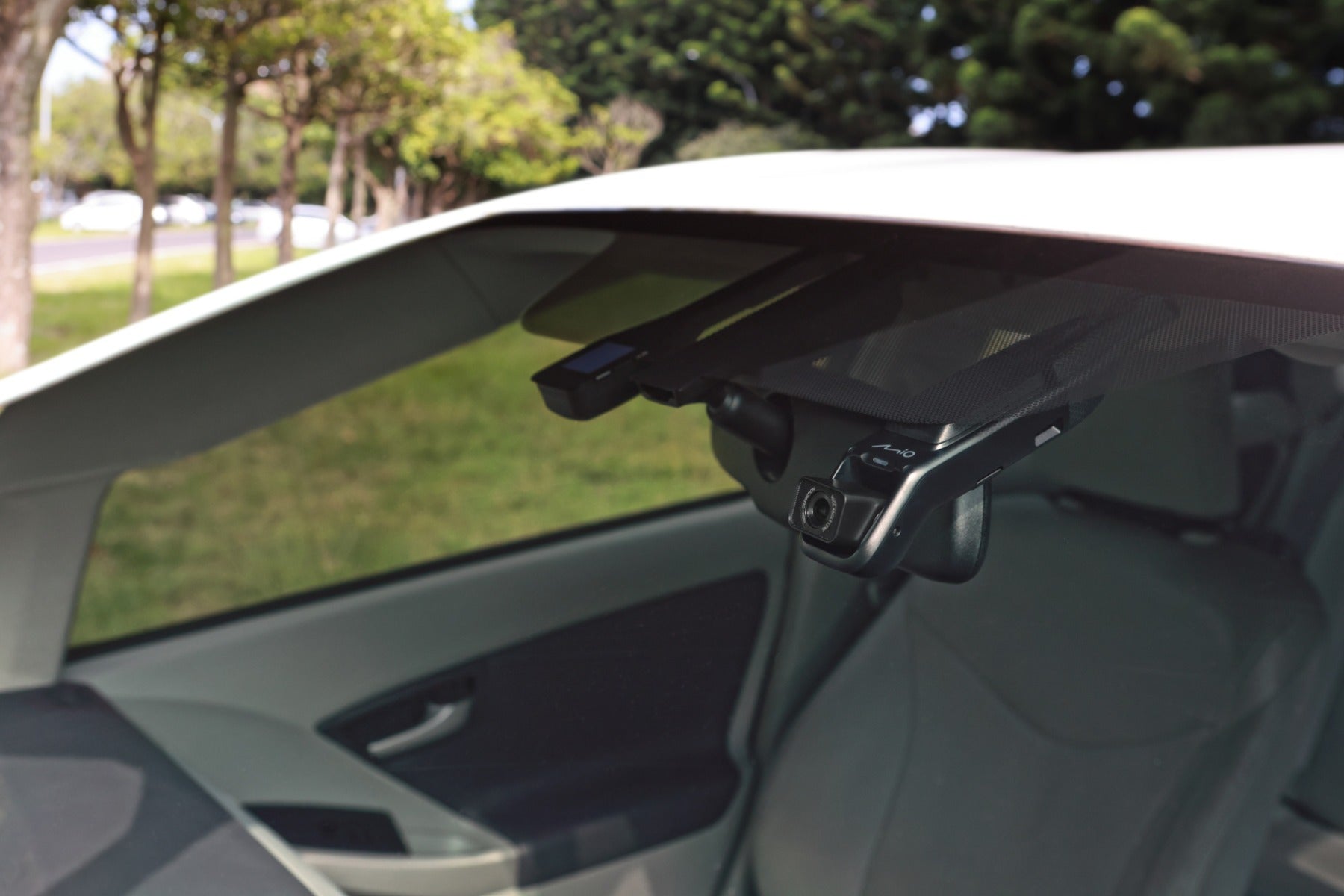Mio MIVUE J756DS and R850T Full HD 1080p Front and Rear WiFi GPS Dual Dash Cam