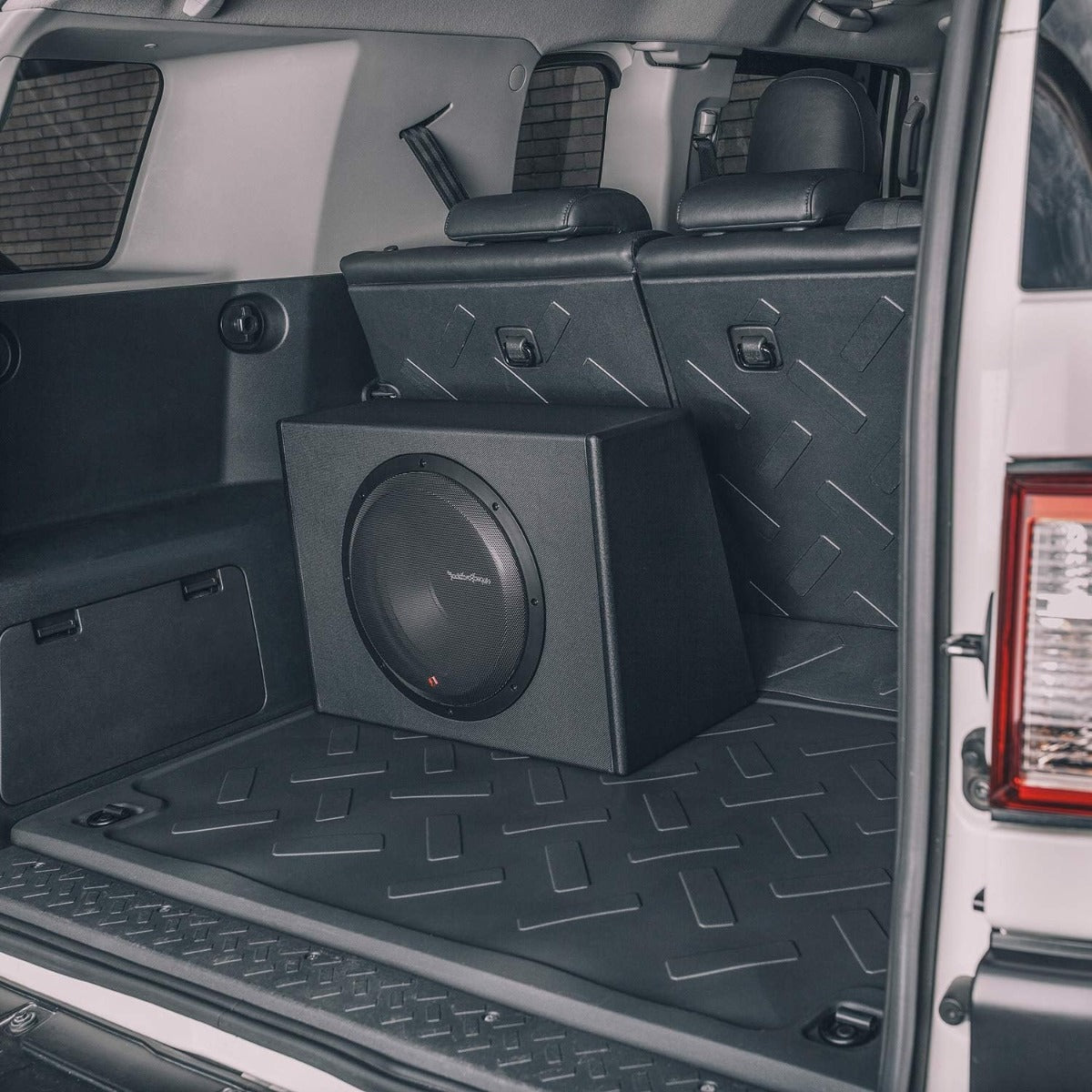 Rockford Fosgate P300-12 Punch Series compact 500-watt powered 12" subwoofer