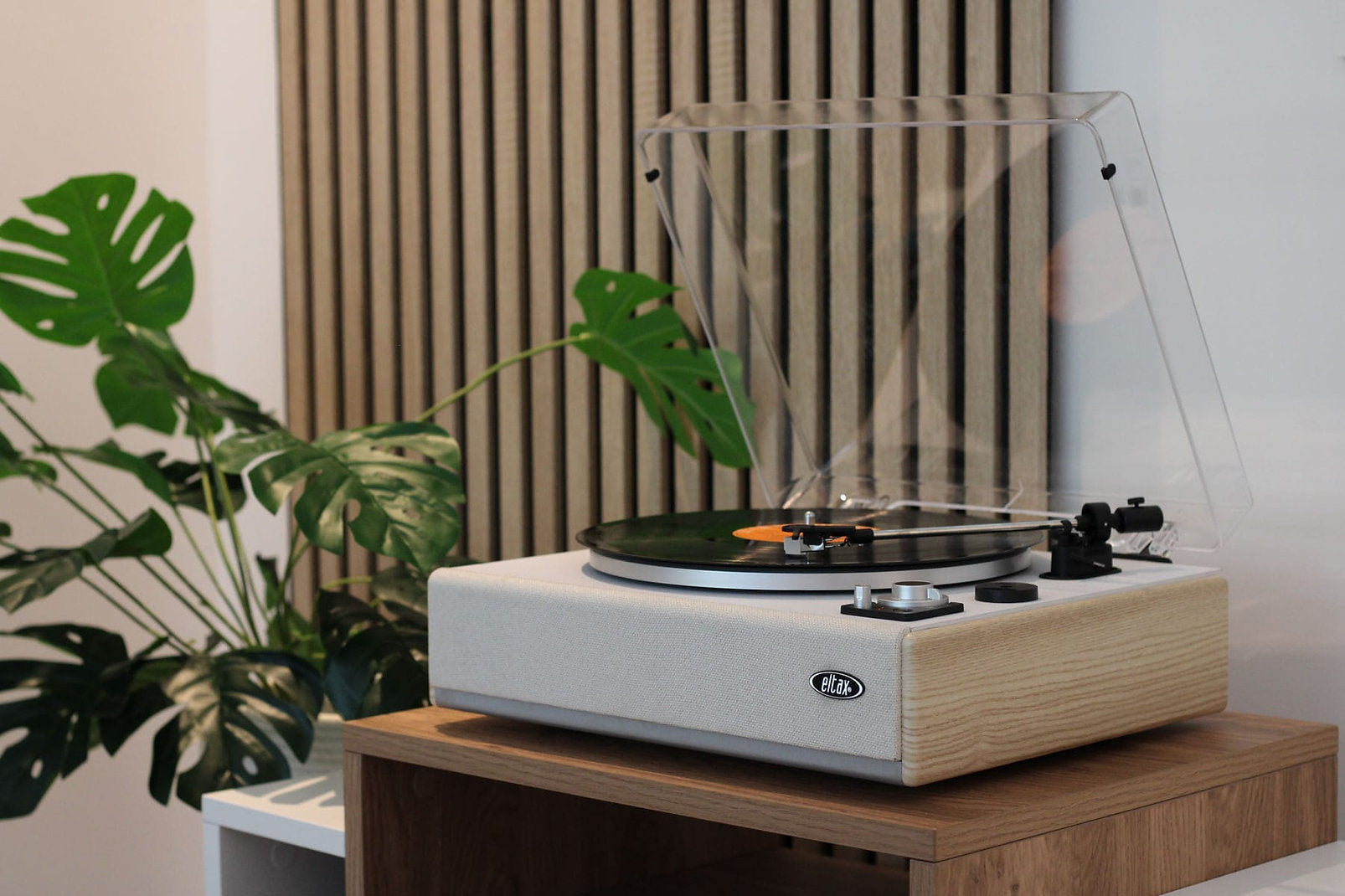ELTAX Spinster all-in-one Turntable with Bluetooth