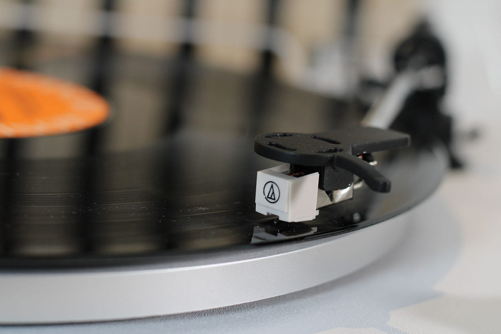 ELTAX Spinster all-in-one Turntable with Bluetooth